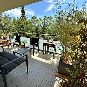 Un Meublé Et équipé - Clinique De La Sauvegarde - Location Courte Durée Lyon